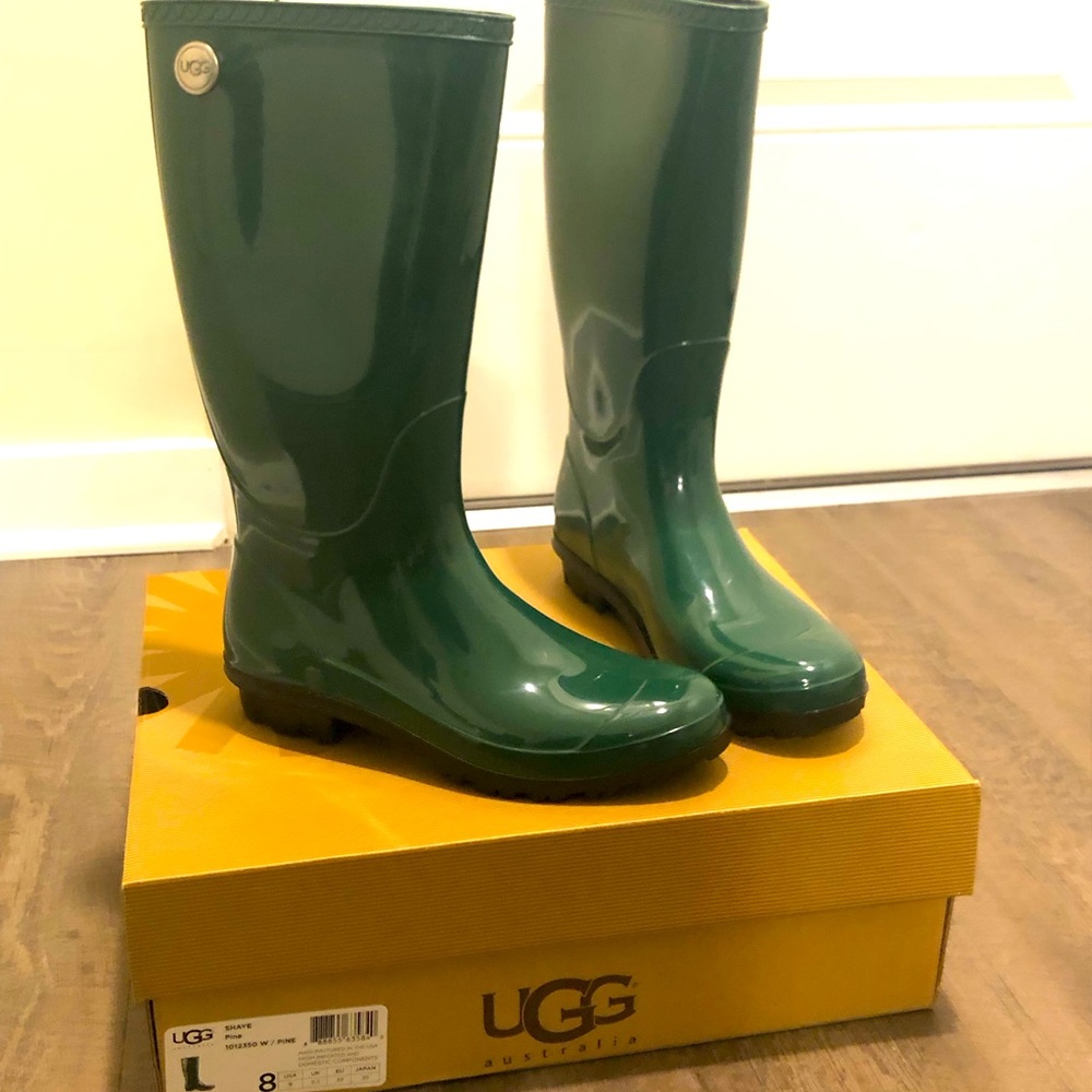UGG “Shaye” Green Women’s Rubber Rain/Weather Boot-Size 8